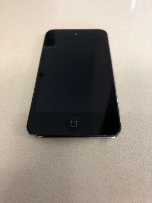 Apple iPod Touch 4th Generation 8GB (Offers Accepted)
